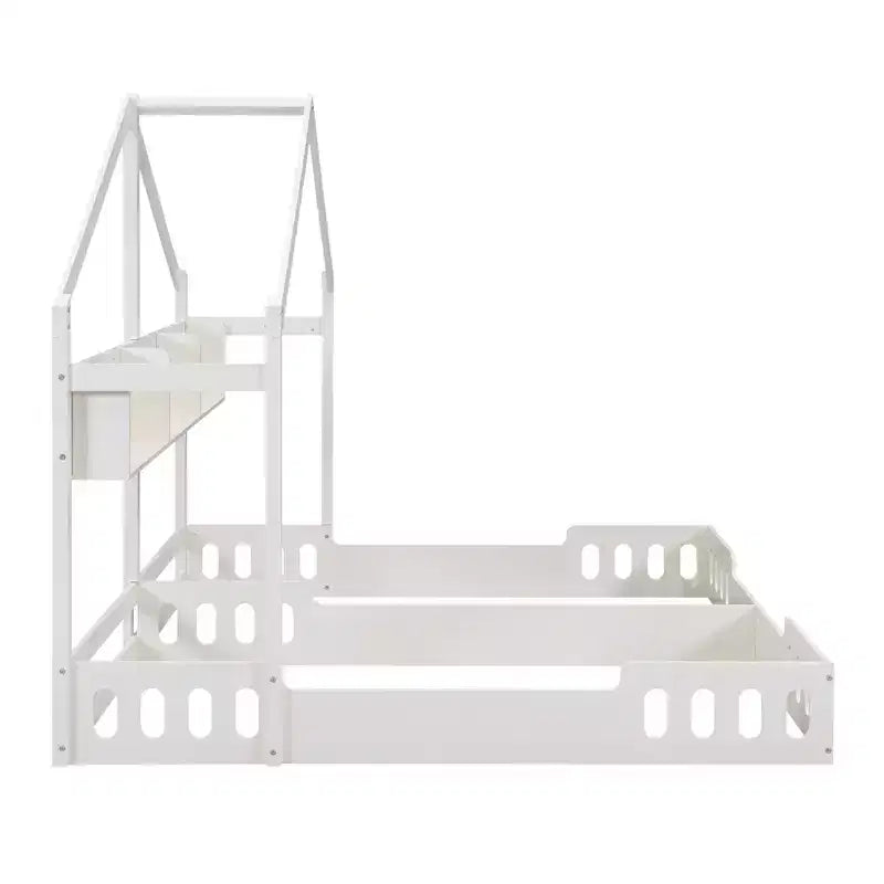 Lit plateforme double en forme de maison, lit au sol avec deux couchages partagés, étagères et barrière de sécurité, blanc crème