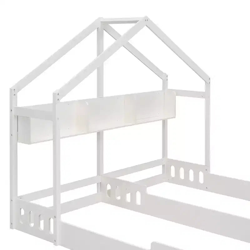 Lit plateforme double en forme de maison, lit au sol avec deux couchages partagés, étagères et barrière de sécurité, blanc crème