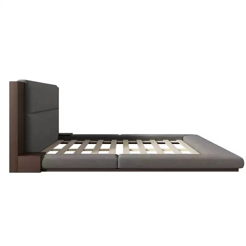 Lit plateforme moderne rembourré au ras du sol avec tête de lit en bois allongée