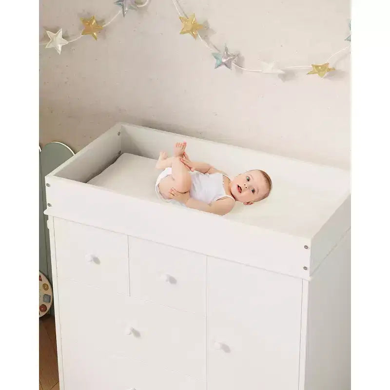 Wickelkommode, Babykommode fürs Kinderzimmer mit 3 Schubladen und einem Schrankfach, moderne Wickelstation für Schlafzimmer und Kinderzimmer