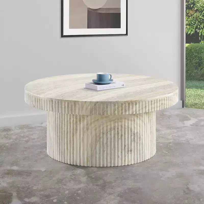 Mesa de centro de concreto con acabado de travertino