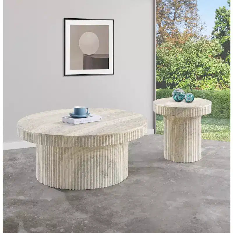 Mesa de centro de concreto con acabado de travertino