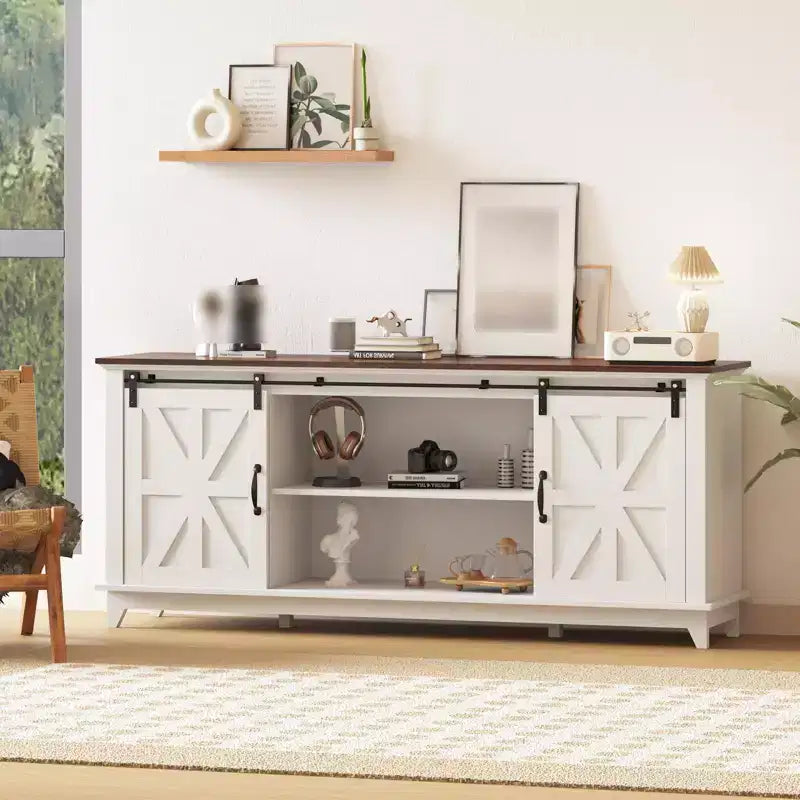 Meuble TV moderne pour téléviseurs jusqu’à 75'', centre de divertissement en bois avec portes coulissantes de grange, console multimédia avec étagère réglable pour le salon