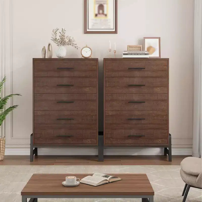 Commode à 5 tiroirs pour chambre, chiffonnier en bois avec pieds en métal, meuble autoportant pour ranger les vêtements, commode étroite pouvant servir de table de chevet