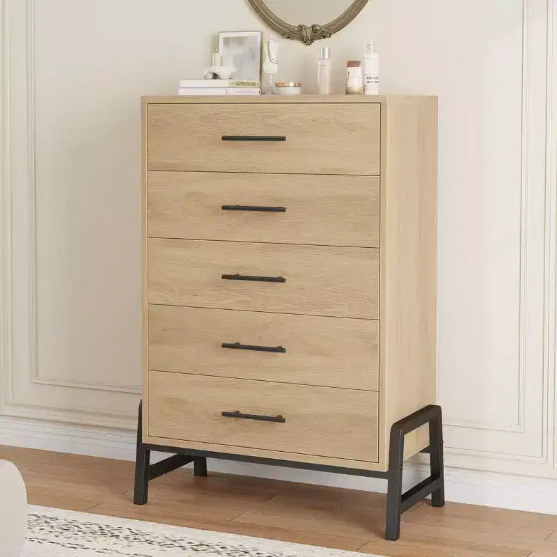 Kommode mit 5 Schubladen fürs Schlafzimmer, Schubladenkommode aus Holz mit Metallbeinen, freistehender Kleider-Organizer, schmale Kommode als Nachttisch