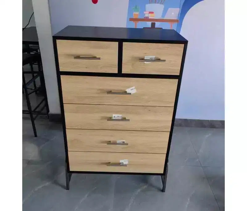 Kommode mit 5 Schubladen fürs Schlafzimmer, Schubladenkommode aus Holz mit Metallbeinen, freistehender Kleider-Organizer, schmale Kommode als Nachttisch