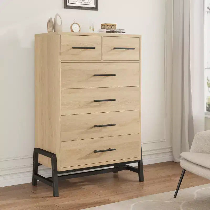 Kommode mit 5 Schubladen fürs Schlafzimmer, Schubladenkommode aus Holz mit Metallbeinen, freistehender Kleider-Organizer, schmale Kommode als Nachttisch