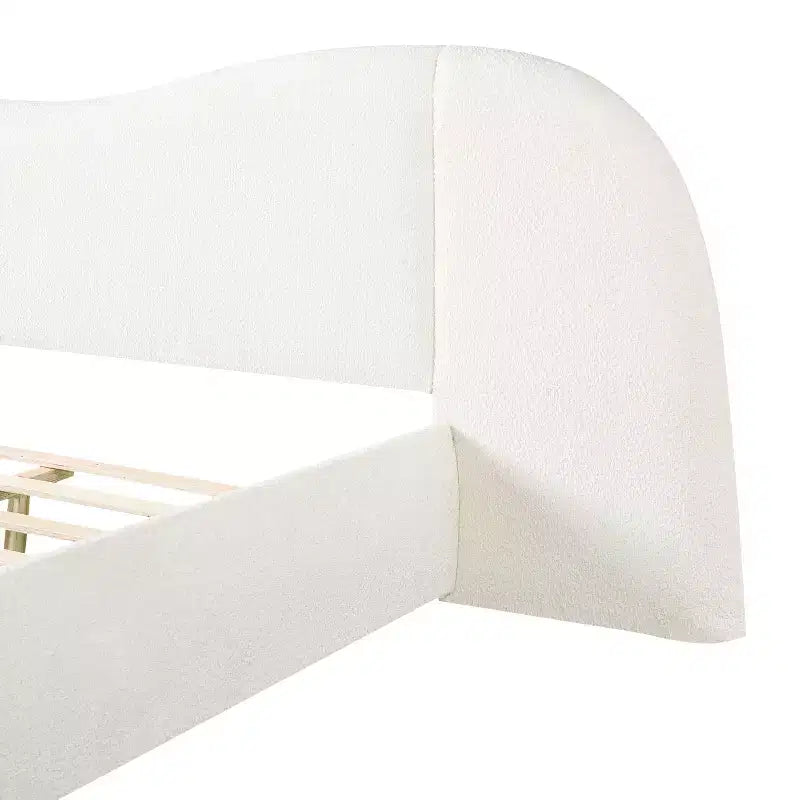 Estructura de cama moderna de madera tapizada en borreguito bouclé con cabecero curvo