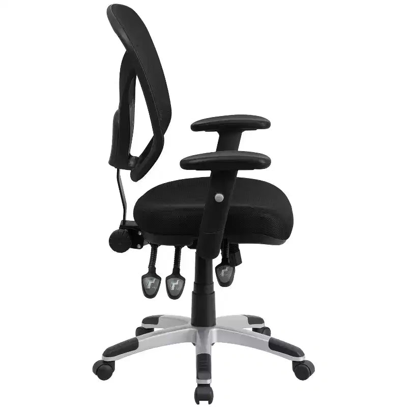 Silla de oficina ergonómica negra de malla, giratoria y multifuncional, con respaldo medio y apoyabrazos ajustables